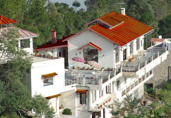 https://imgcld.yatra.com/ytimages/image/upload/t_hotel_yatra_details_desktop/v1441820933/Domestic Hotels/Hotels_Ranikhet/Woods Villa Residency/BackView.jpg